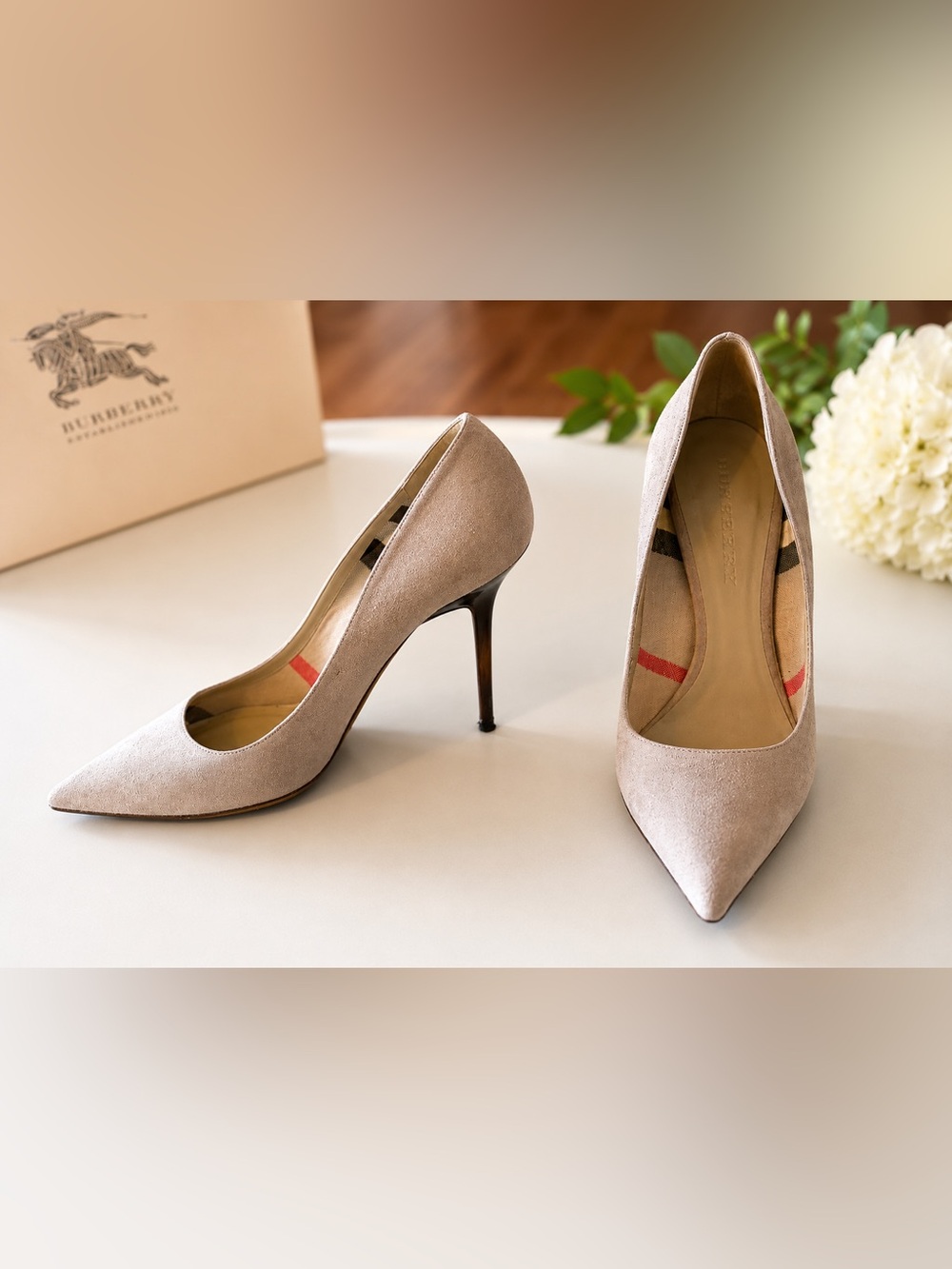 Burberry Suede Pointed Toe Pumps, size 8,5, pre-owned, in good condition